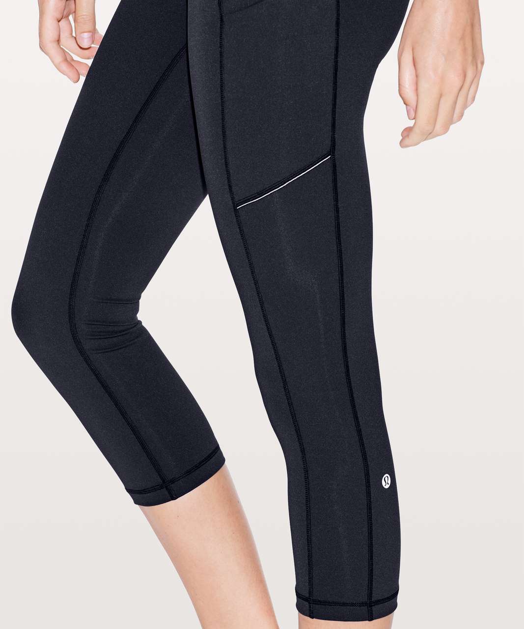 Lululemon Speed Up Crop 21 in Black Size 8