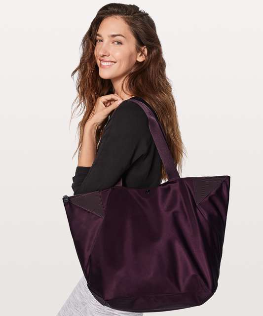 Lululemon Acute Tote 23L - Dark Olive - lulu fanatics