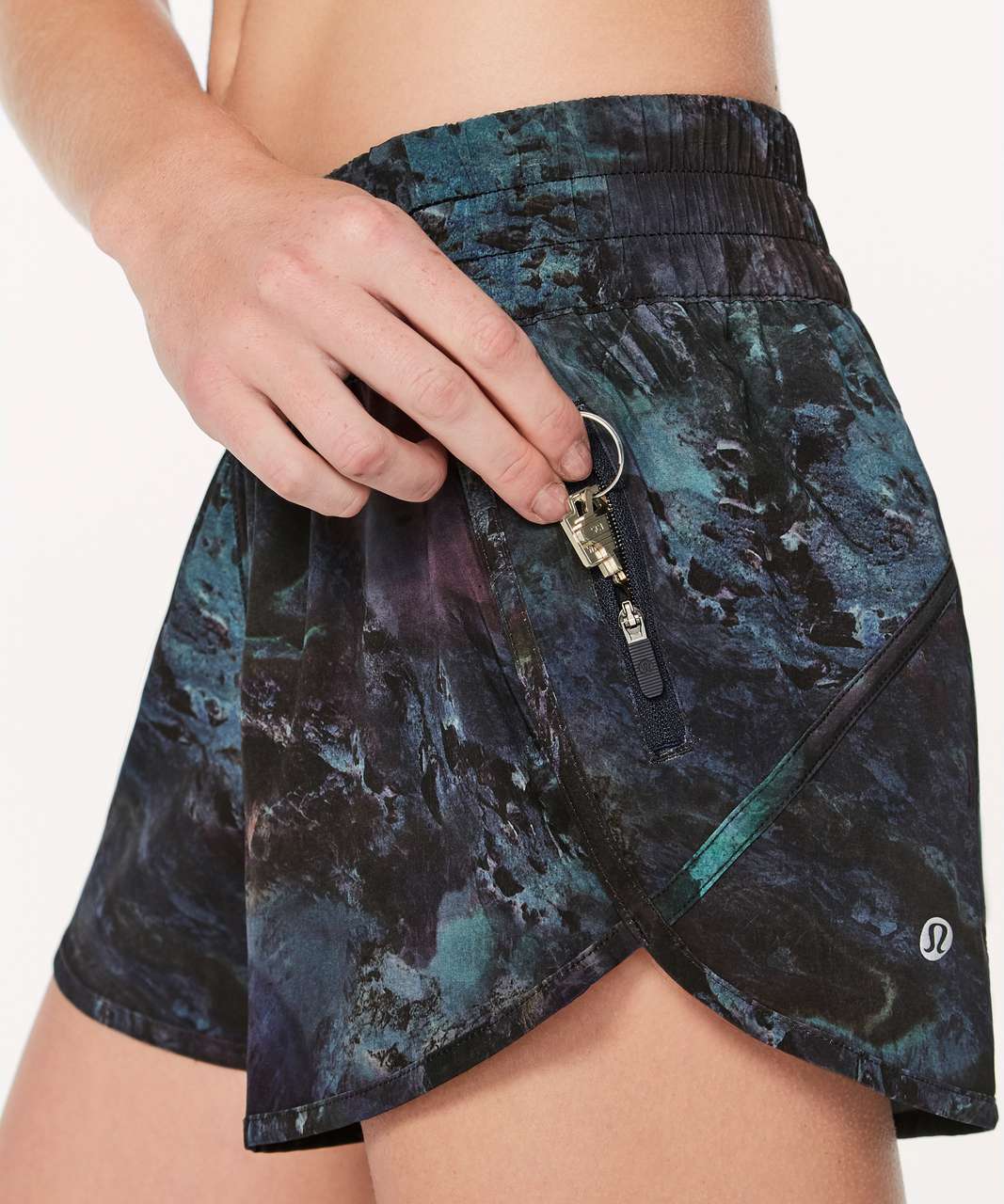 Lululemon Tracker Short V *4" - Radiant Multi / Midnight Navy