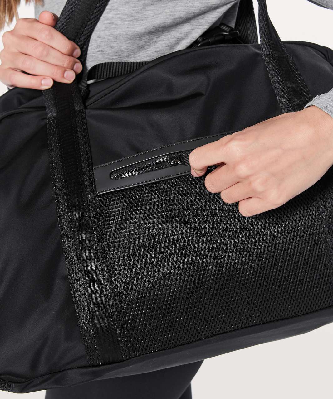 Lululemon Everywhere Duffel *Heatproof Pocket 27L - Black Lululemon Everywhere Duffel *Heatproof Pocket 27L - Black