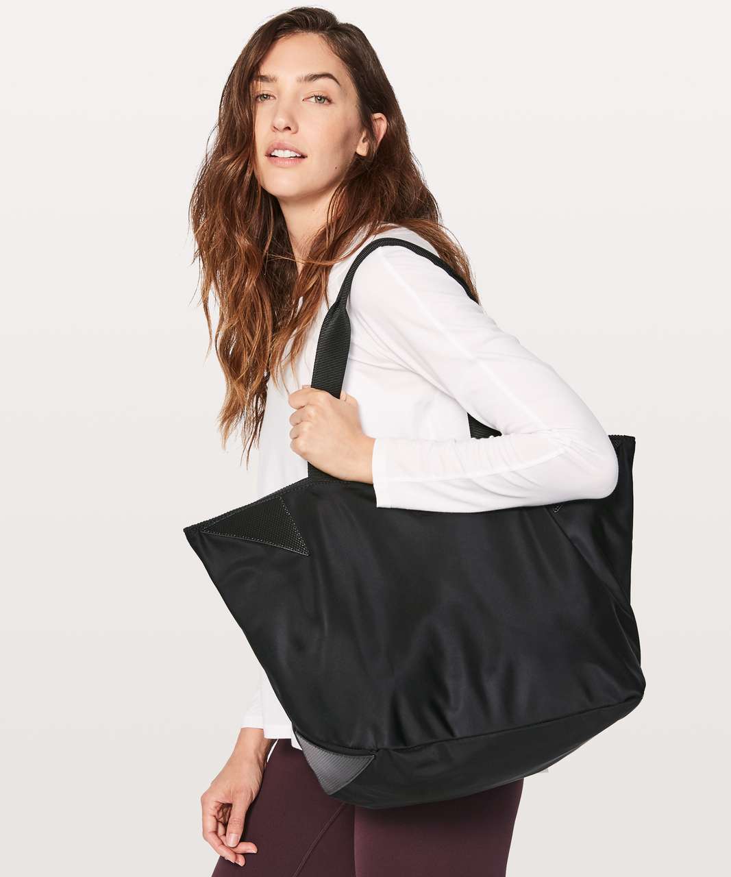 Lululemon Acute Tote 23L - Black - lulu fanatics