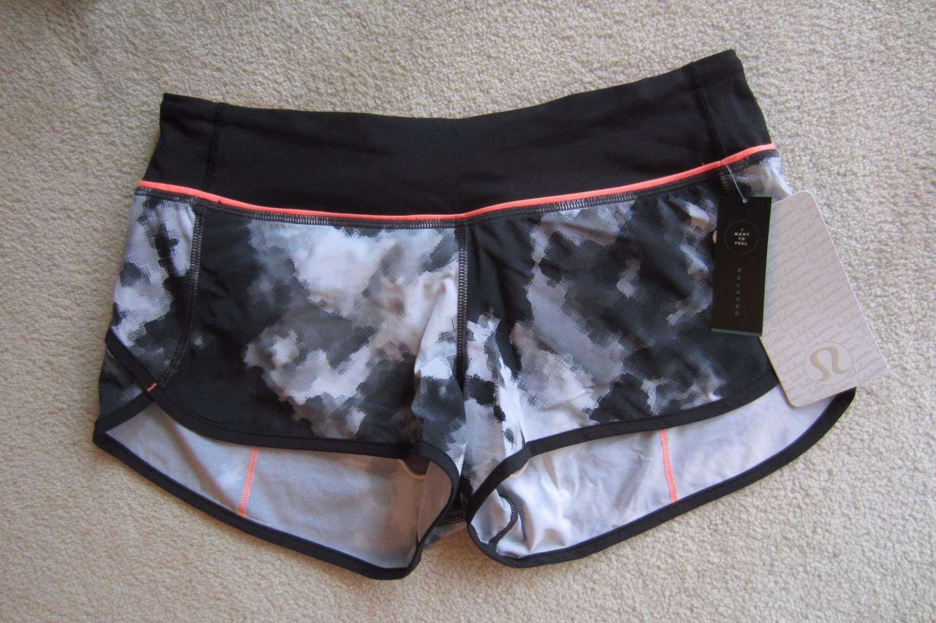 Lululemon Speed Short - Blooming Pixie Black White / Very Light Flare