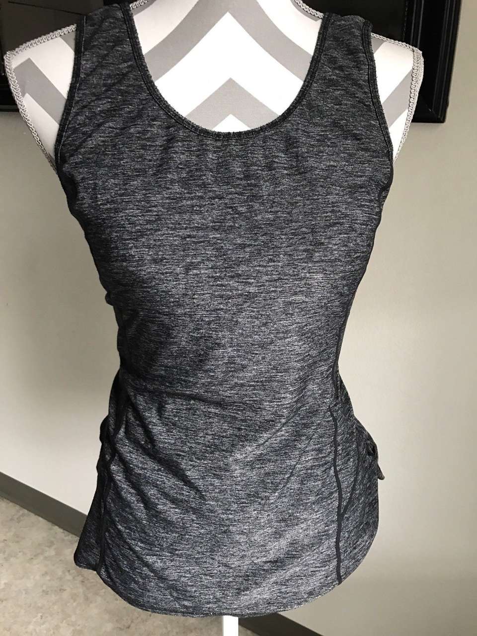 Lululemon Hustle and Bustle Tank  EUC Size 6* Black/Black Stripe