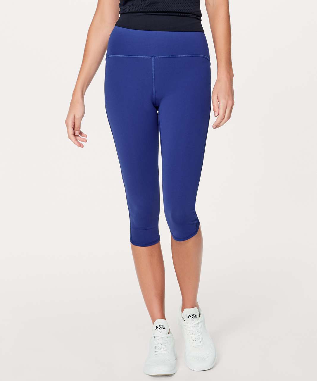 Woman's Lululemon train times crop size 6 EUC.