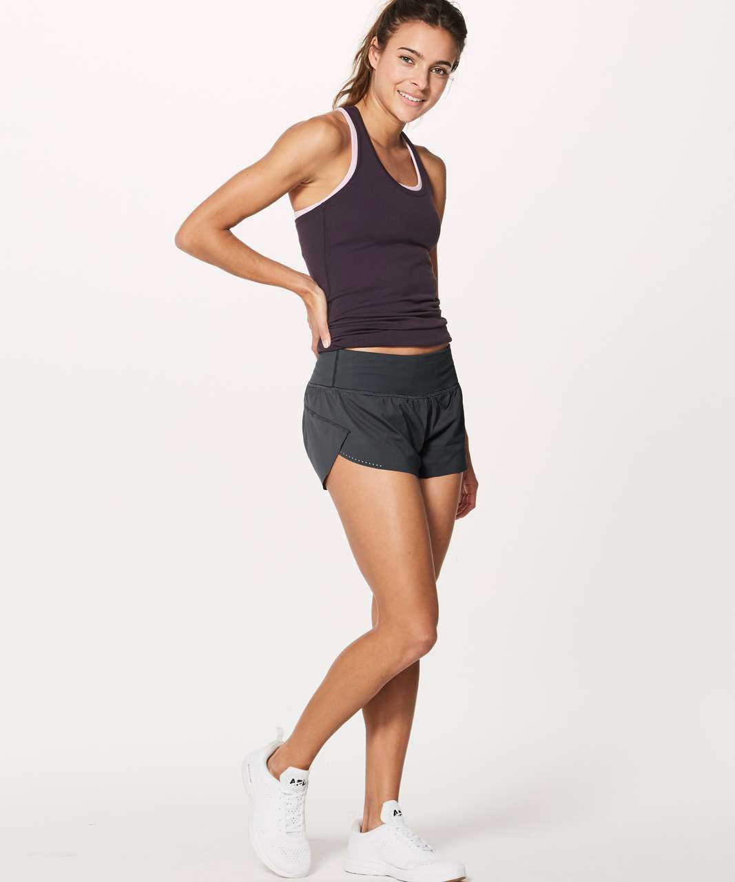 Lululemon Chase Me Short 2.5" - Dark Carbon