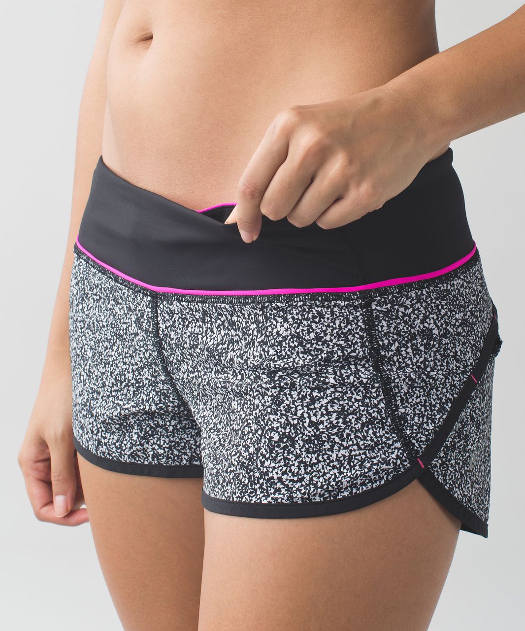 Lululemon Speed Short *4-way Stretch 2.5" - Flashback Static White Black / Black / Raspberry Glo Light