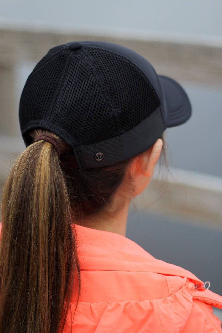 Lululemon Dash And Splash Cap - Black / Black