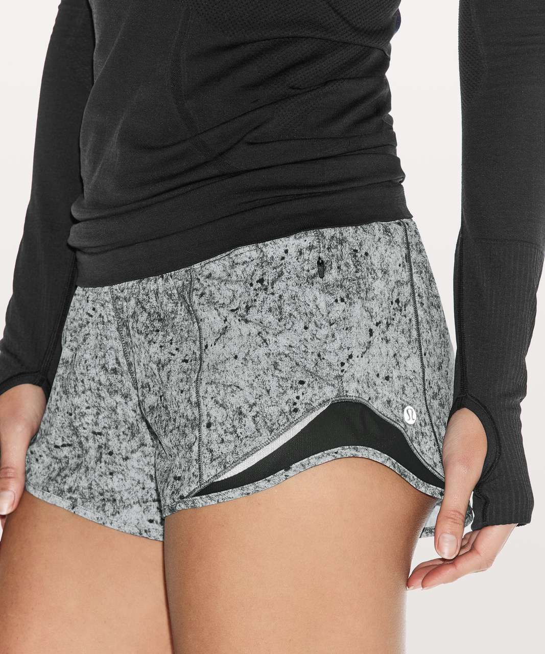 NWOT - Lululemon Hotty Hot Short II *2.5 Black, SIZE: 6