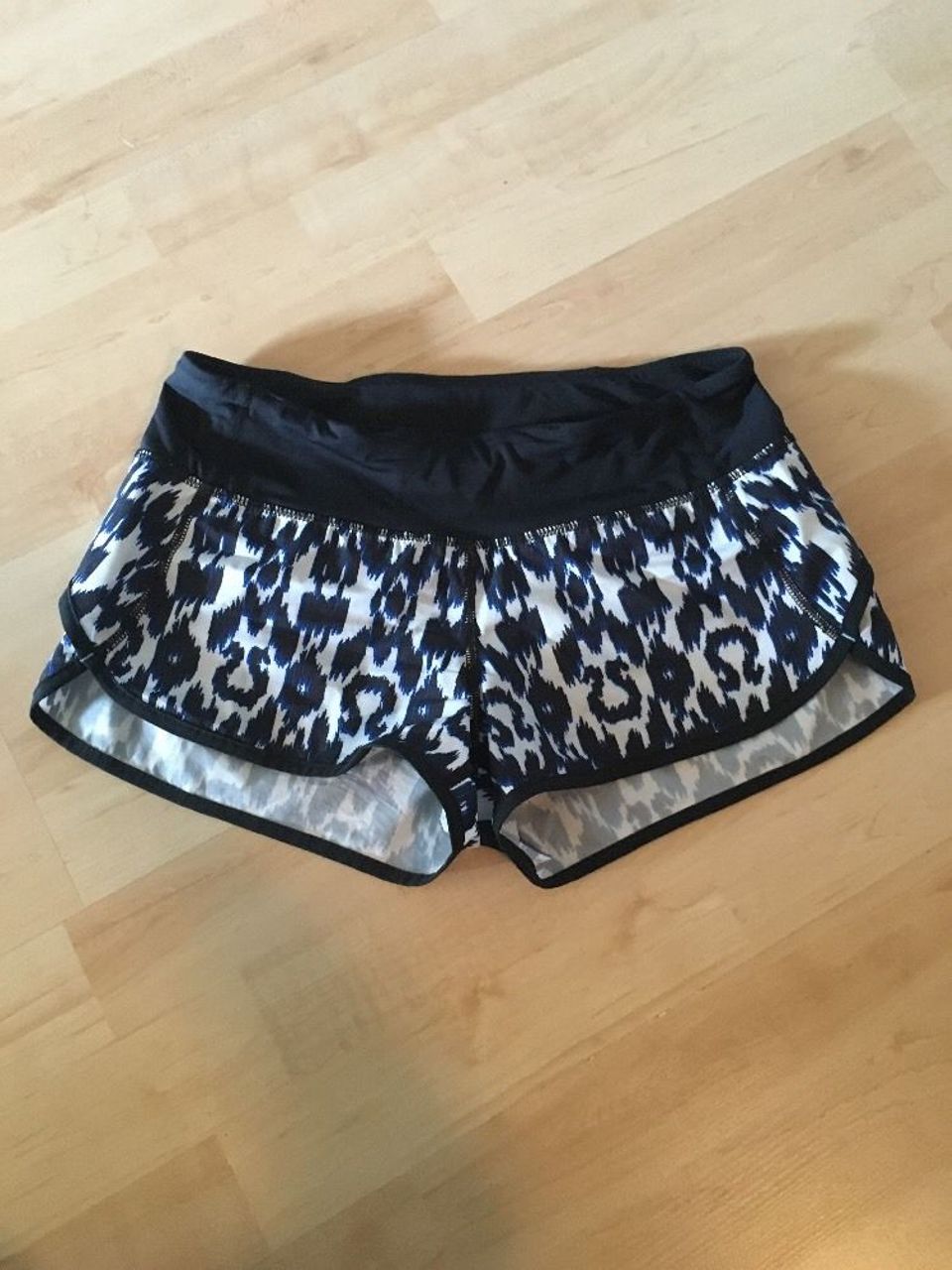 Lululemon Speed Short - Ikat