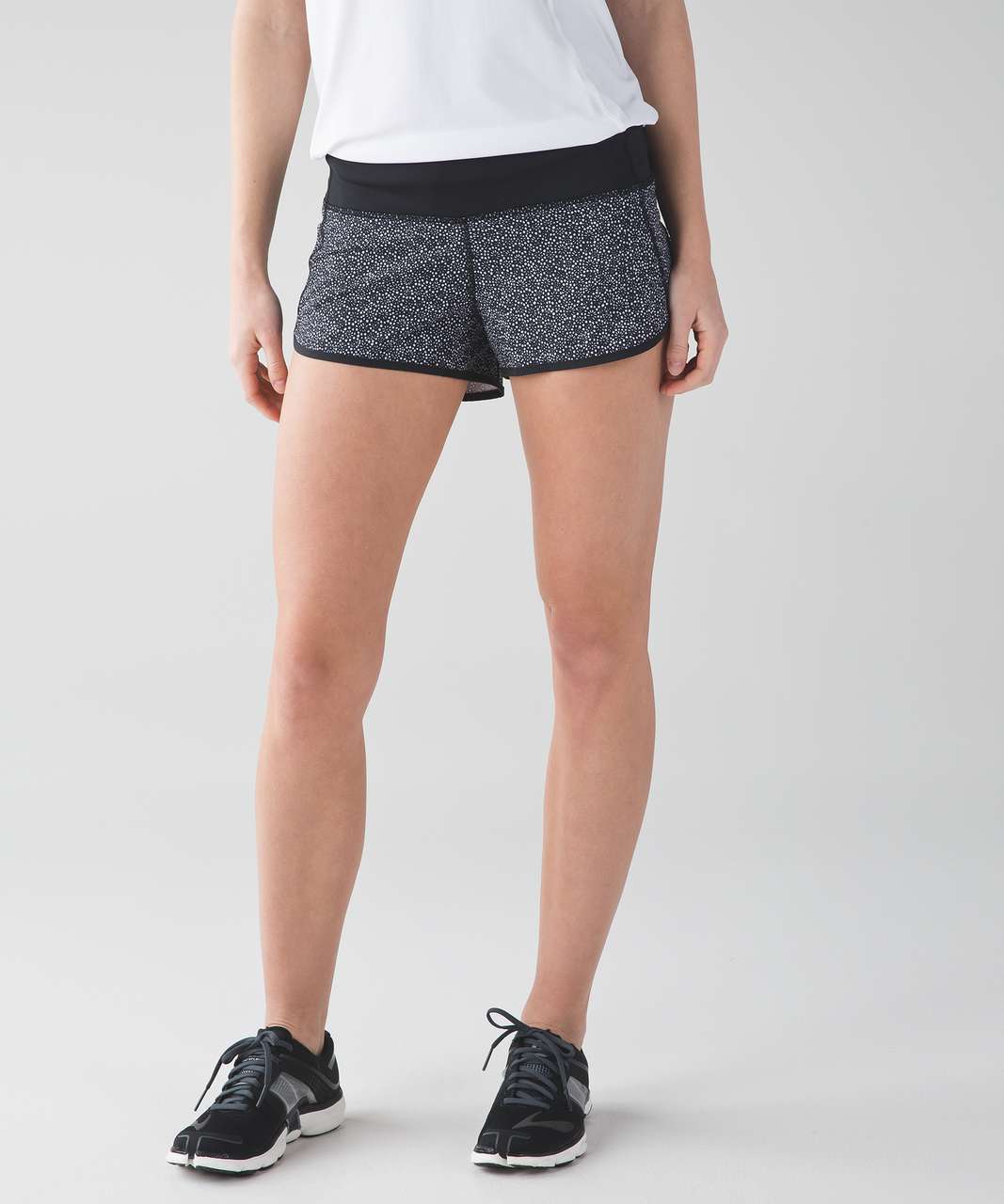 Lululemon Speed Short 4-way Stretch 2.5" - Freckle Flower Black White / Black