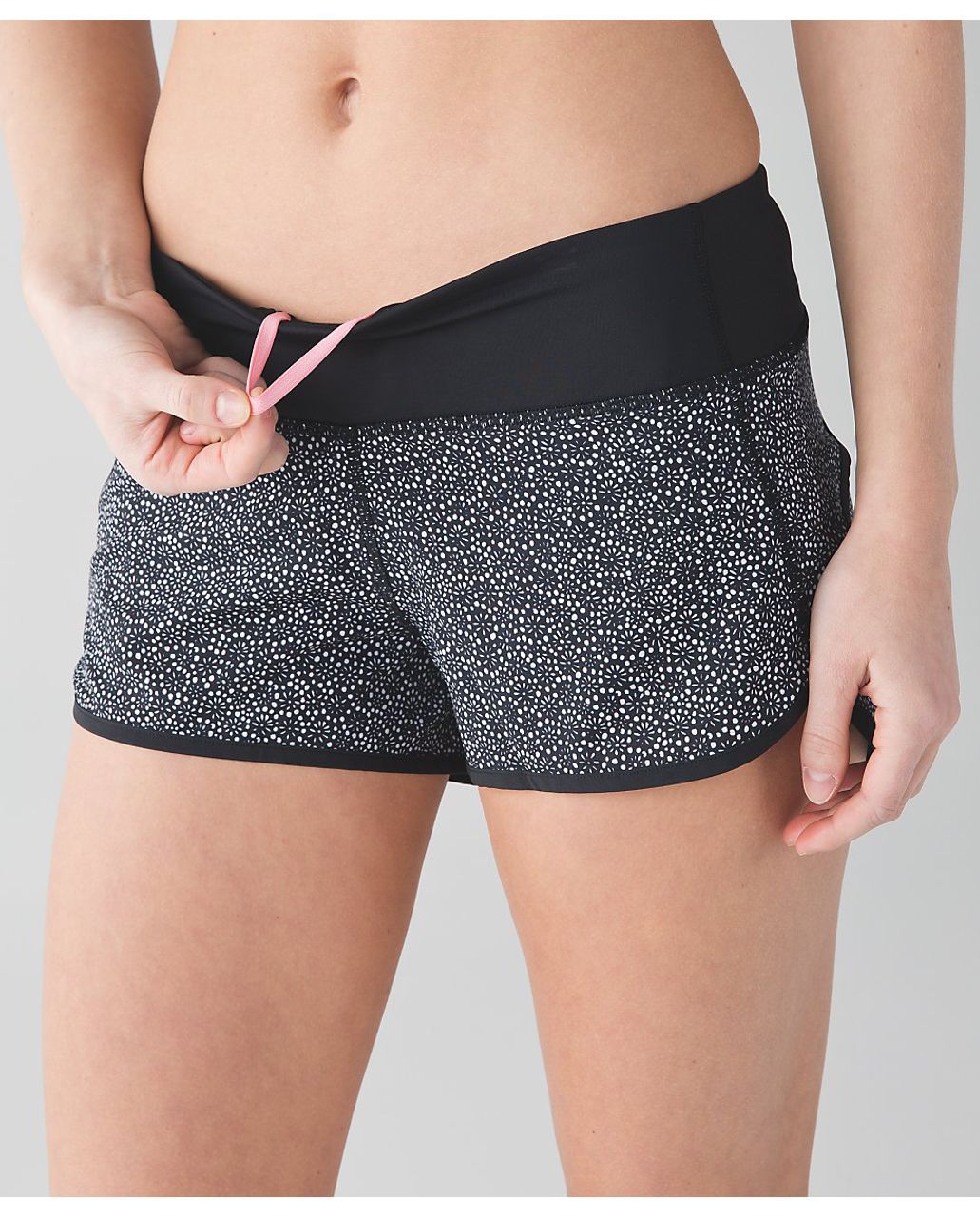 Lululemon Speed Short 4-way Stretch 2.5" - Freckle Flower Black White / Black