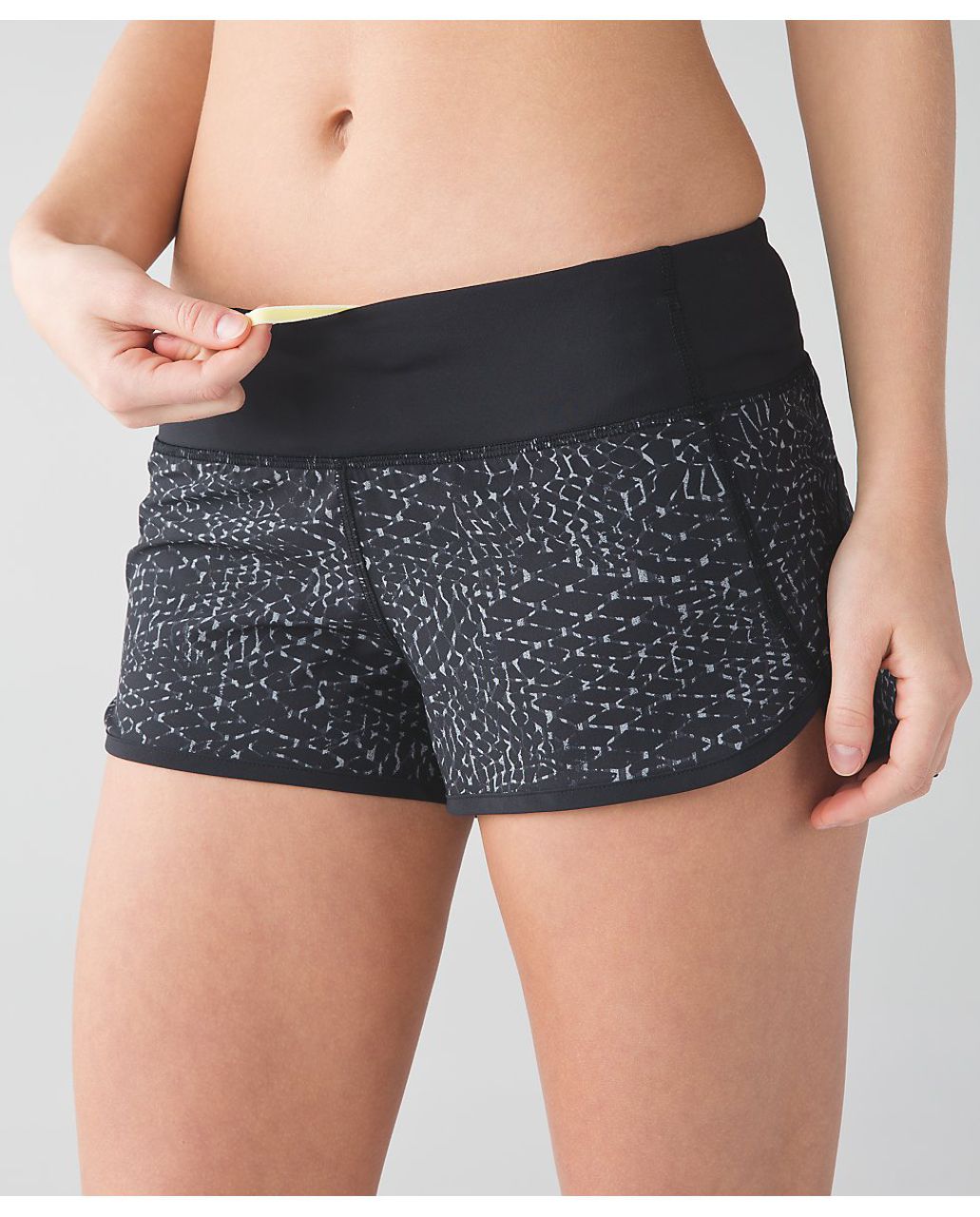 Lululemon Speed Short *4-way Stretch - Samba Snake Battleship Black / Black