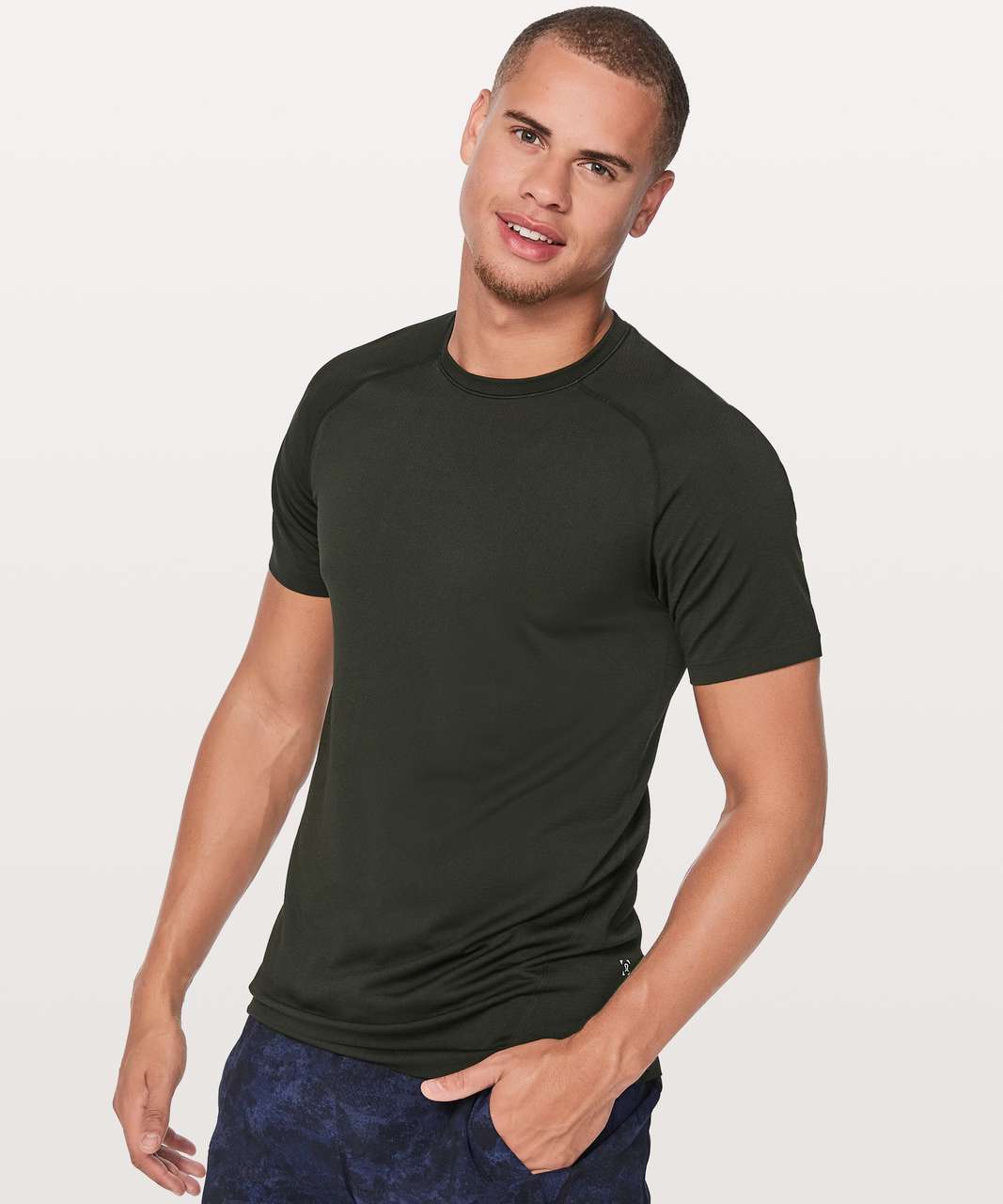  Lululemon Mens Metal Vent Tech Short Sleeve Shirt (Deep Coal  Black, M) : Clothing, Shoes & Jewelry