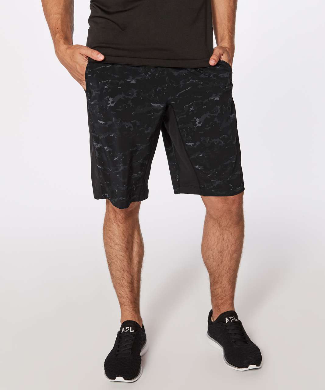 Lululemon Athletica Men's T.H.E. Short 11 Linerless (7 BLK (Linerless), M)  at  Men's Clothing store