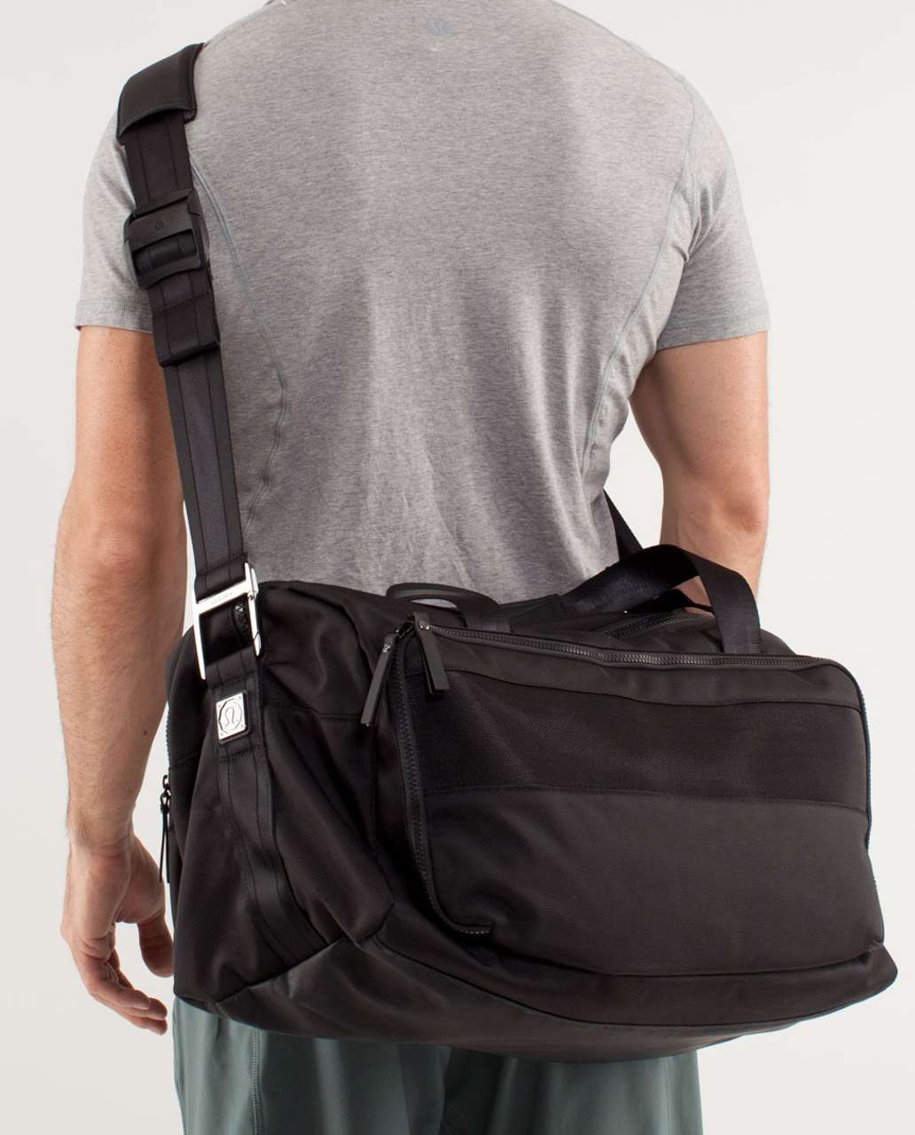 Gym Bag Essentials: Everything a Guy Needs for His Workout – Black Wolf