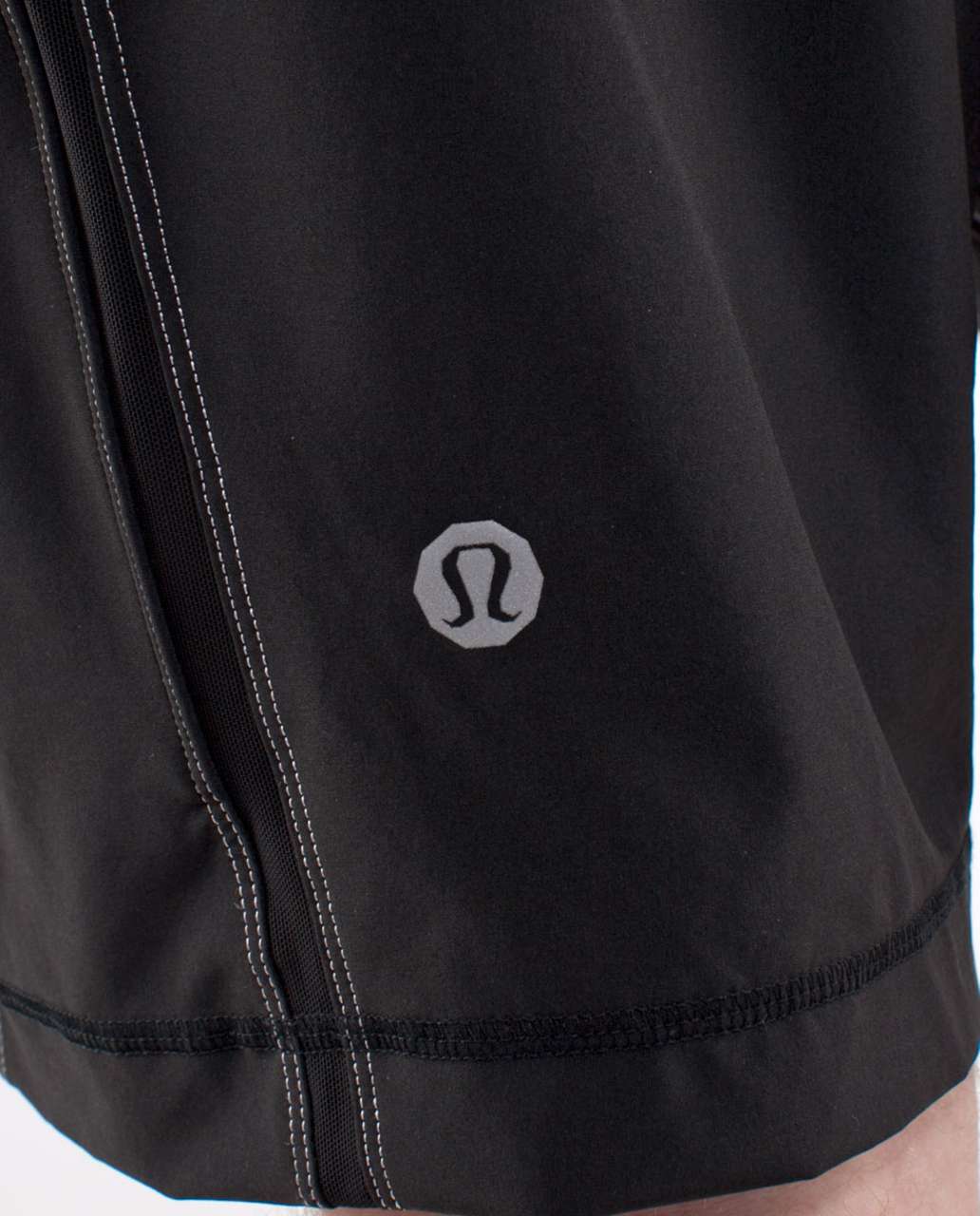 Lululemon Run:  Response Short *Silver - Black