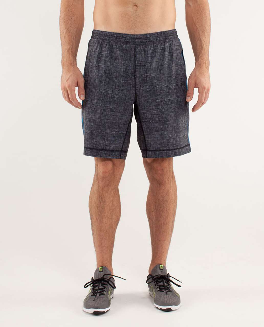 Lululemon Run:  Response Short - Scratchthattexture White Black