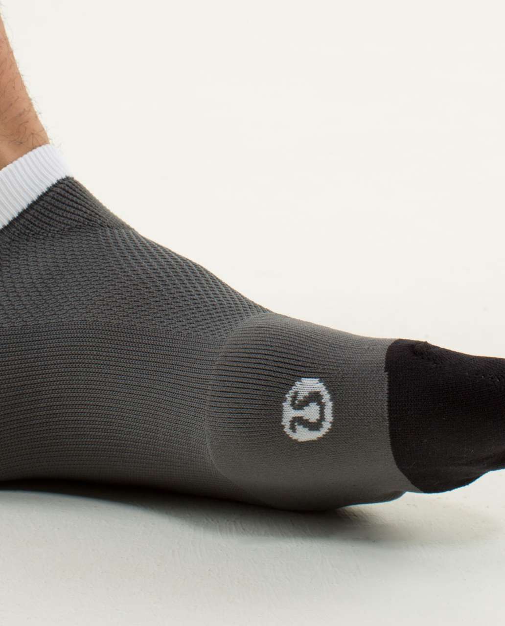 Lululemon No Show Ultimate Run Sock - Soot Light / White / Black