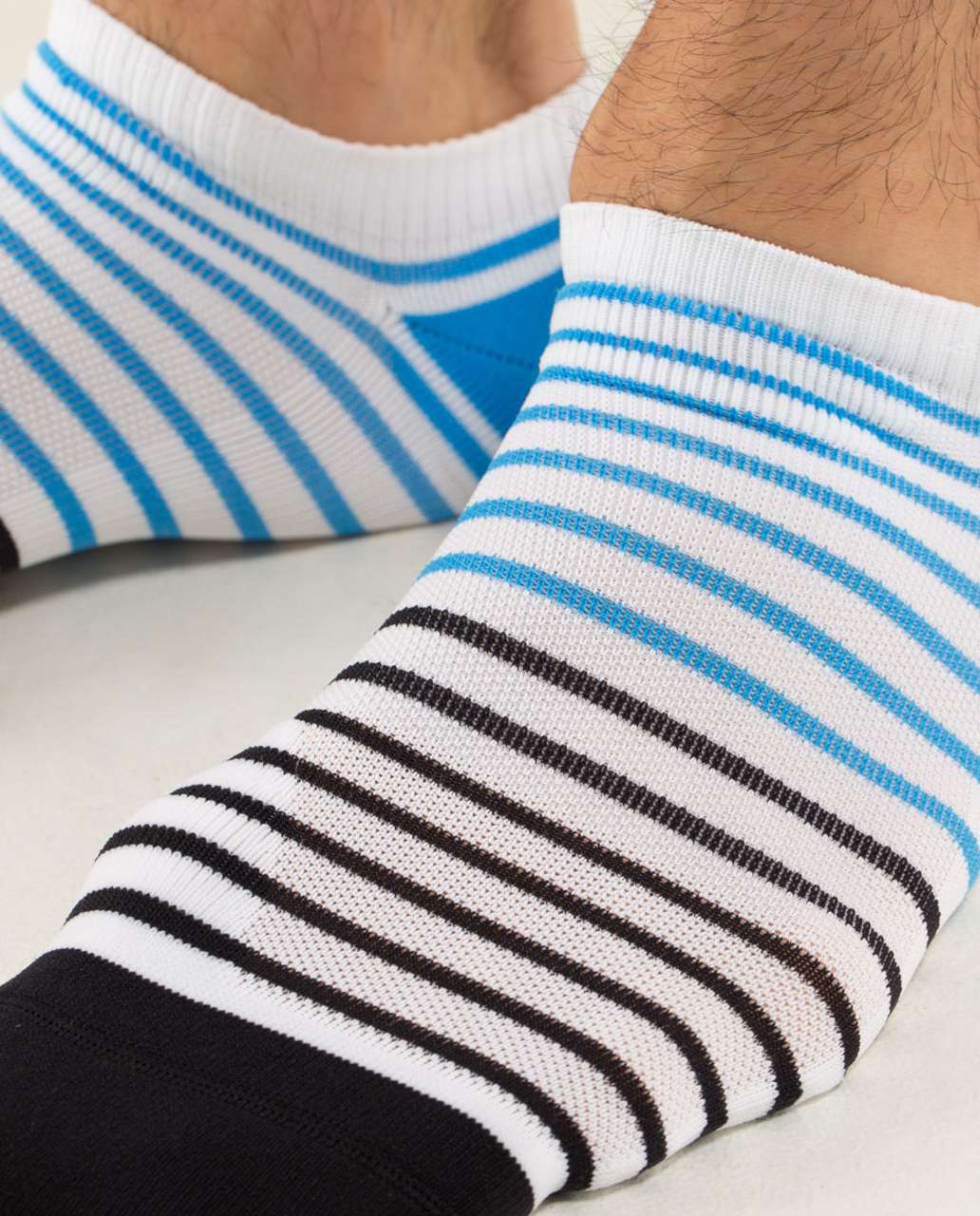 Lululemon Ultimate Low-Pro Run Sock - Hyper Stripe Black Cornflower