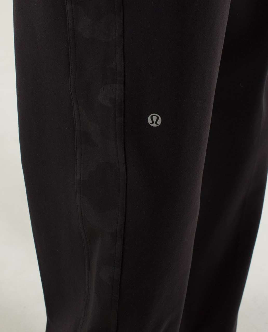 Lululemon Kung Fu Pant (Regular) - Black / Savasana Camo 20cm Embossed ...