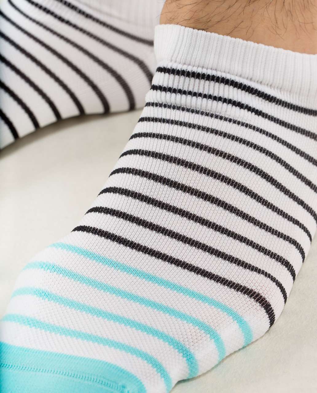 Lululemon Ultimate Low-Pro Run Sock - Mens Lo Pro 5x10 Stripe Angel Blue