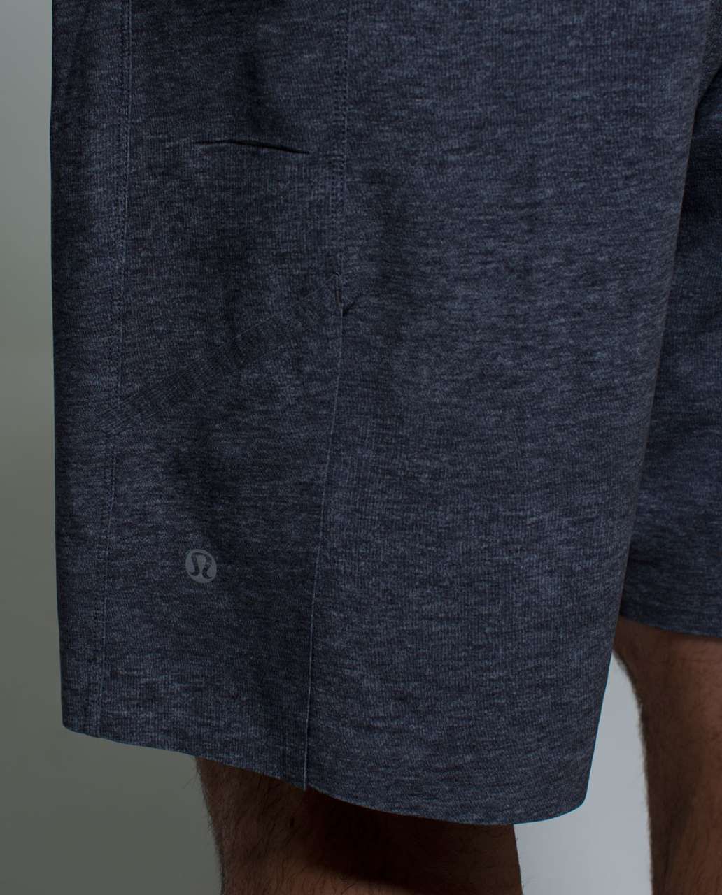 Lululemon Assert Short - Heathered Texture Printed Ambient Grey / Soot