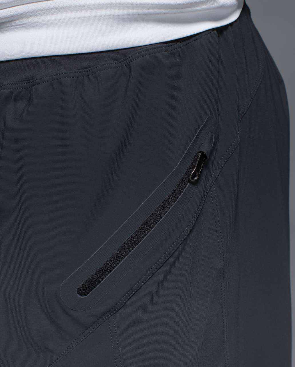 Lululemon Assert Short - Slate / Deep Coal