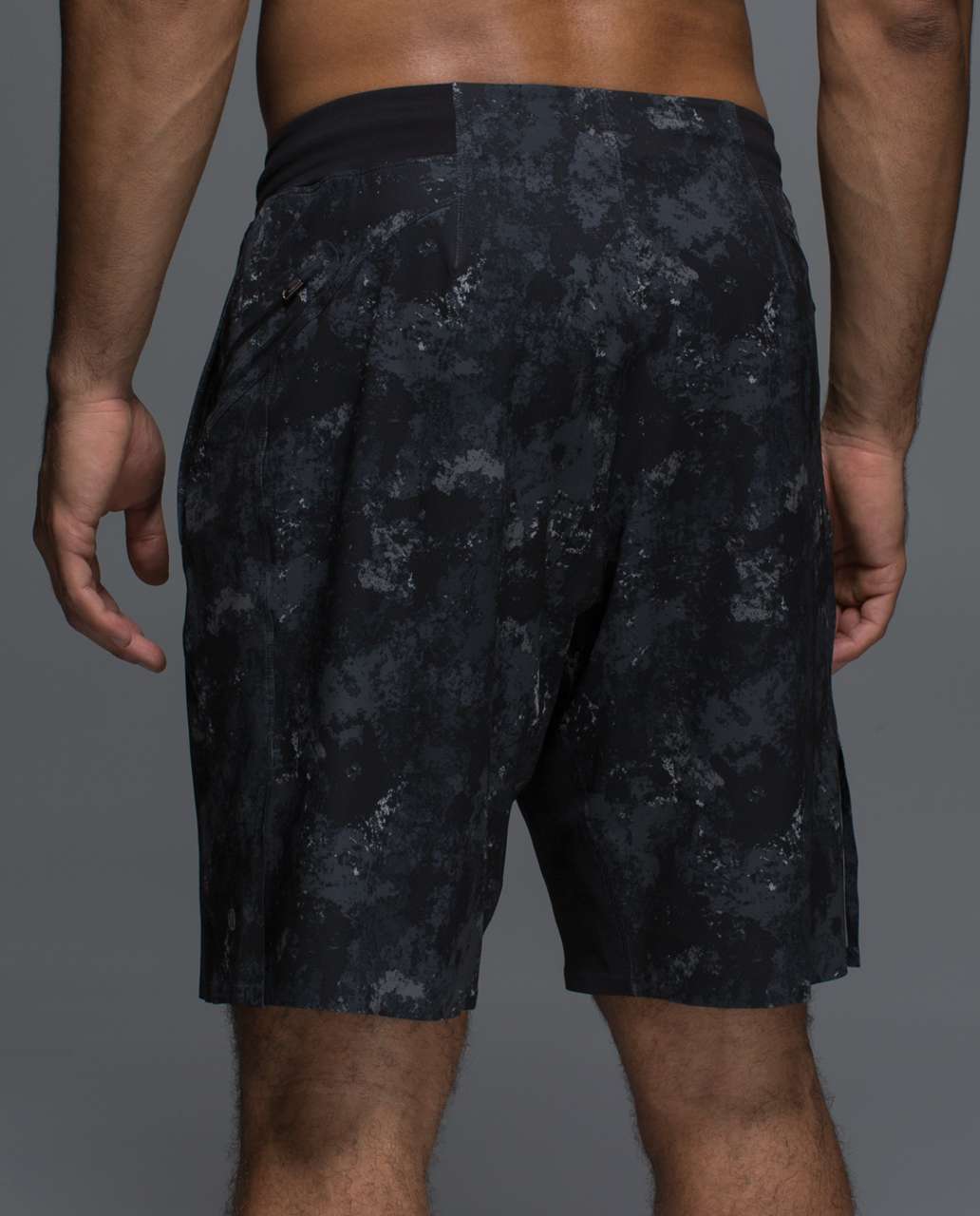 Lululemon Assert Short 9" - Haymaker Greyt Black