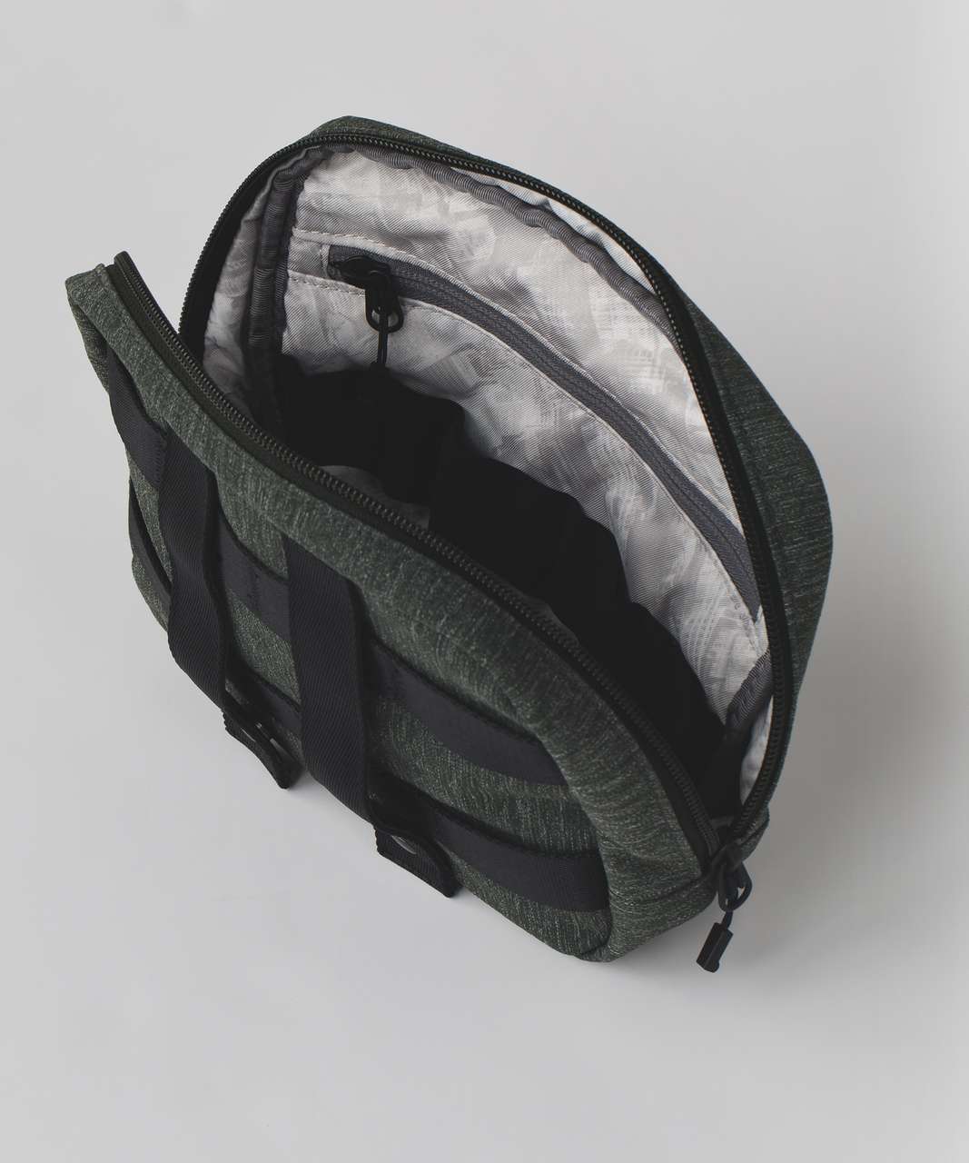 Lululemon Arrival Dopp Kit - Gator Green