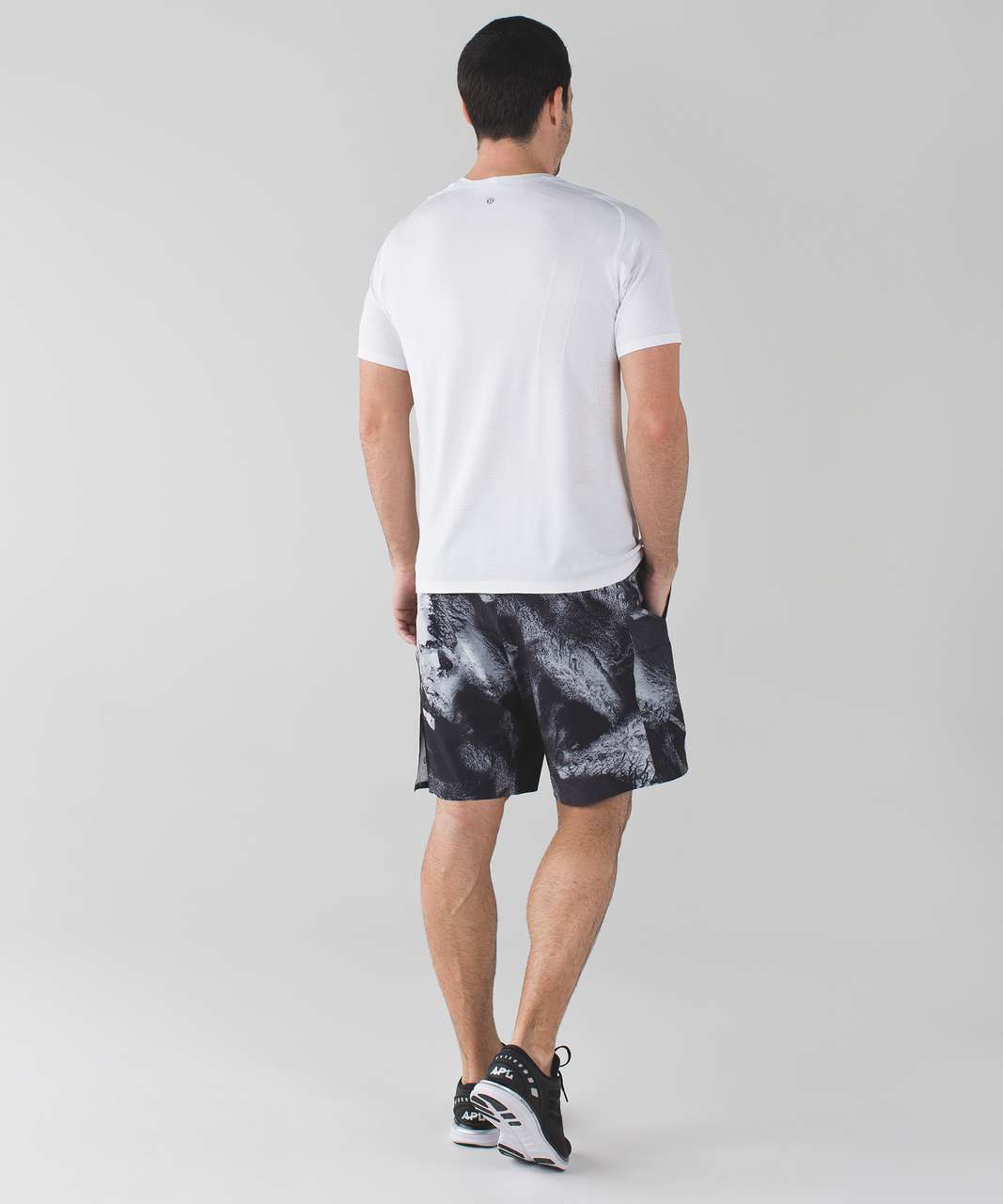 Lululemon Assert Short 9" - Aerial Ice White Black / Black