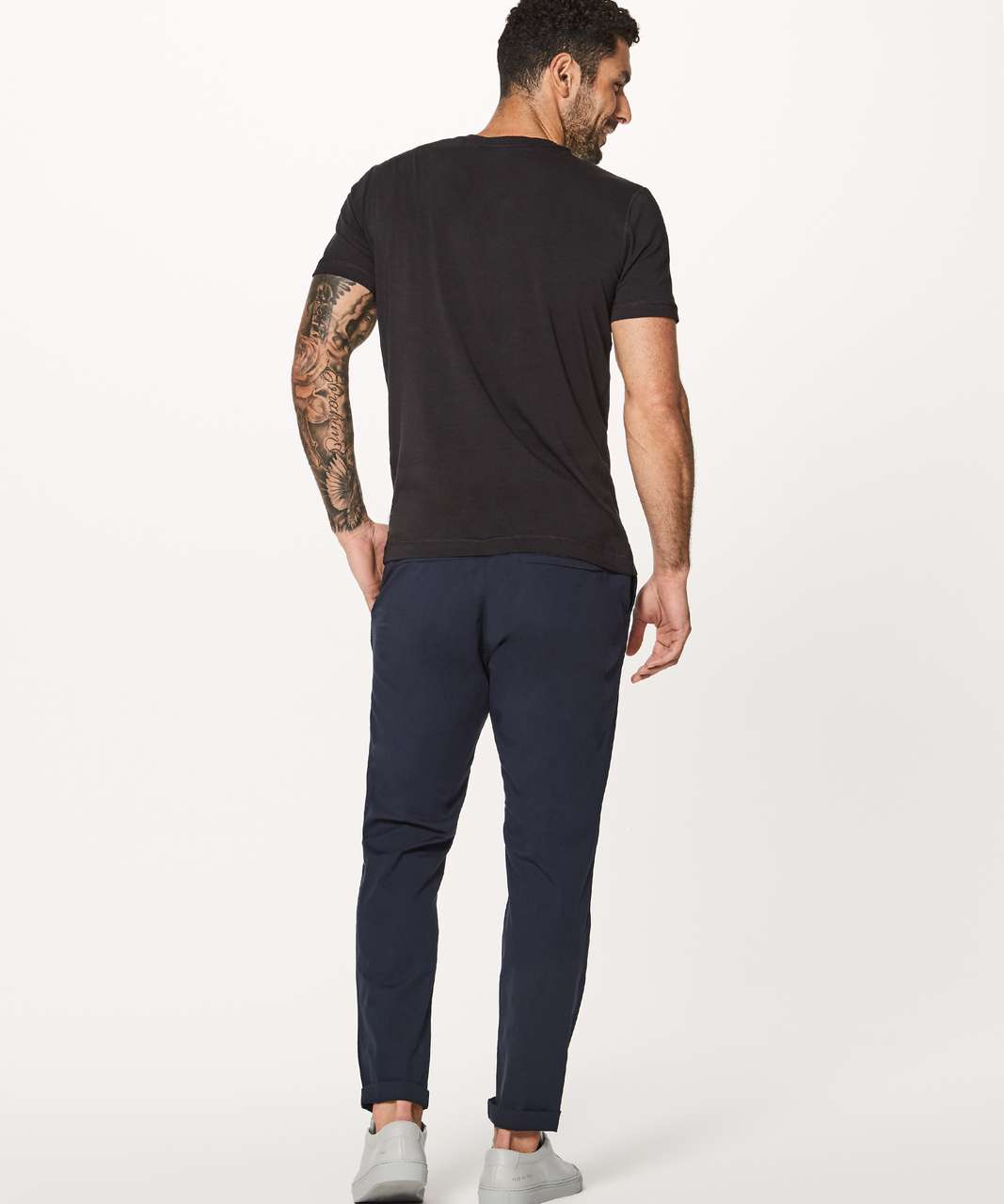 Lululemon 5 Year Basic V - Black