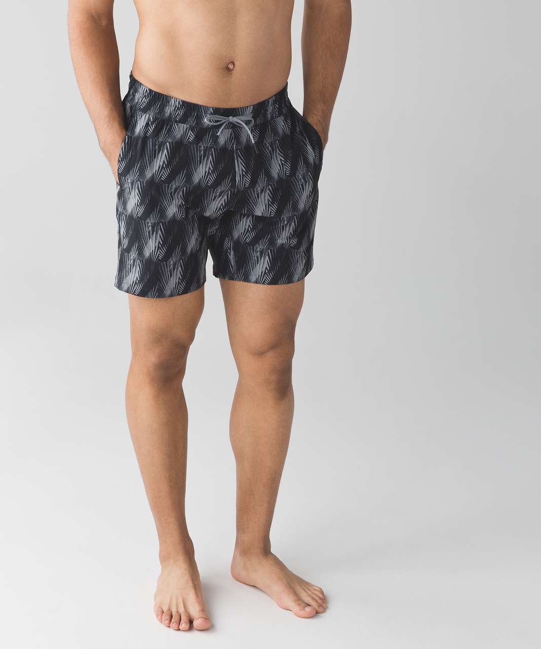 Lululemon Thigh Tide 7" - Big Fan Palm Battleship Black