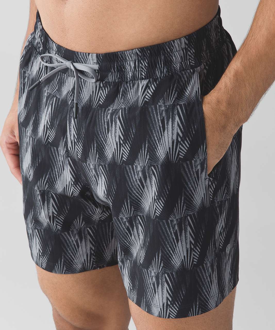 Lululemon Thigh Tide 7" - Big Fan Palm Battleship Black