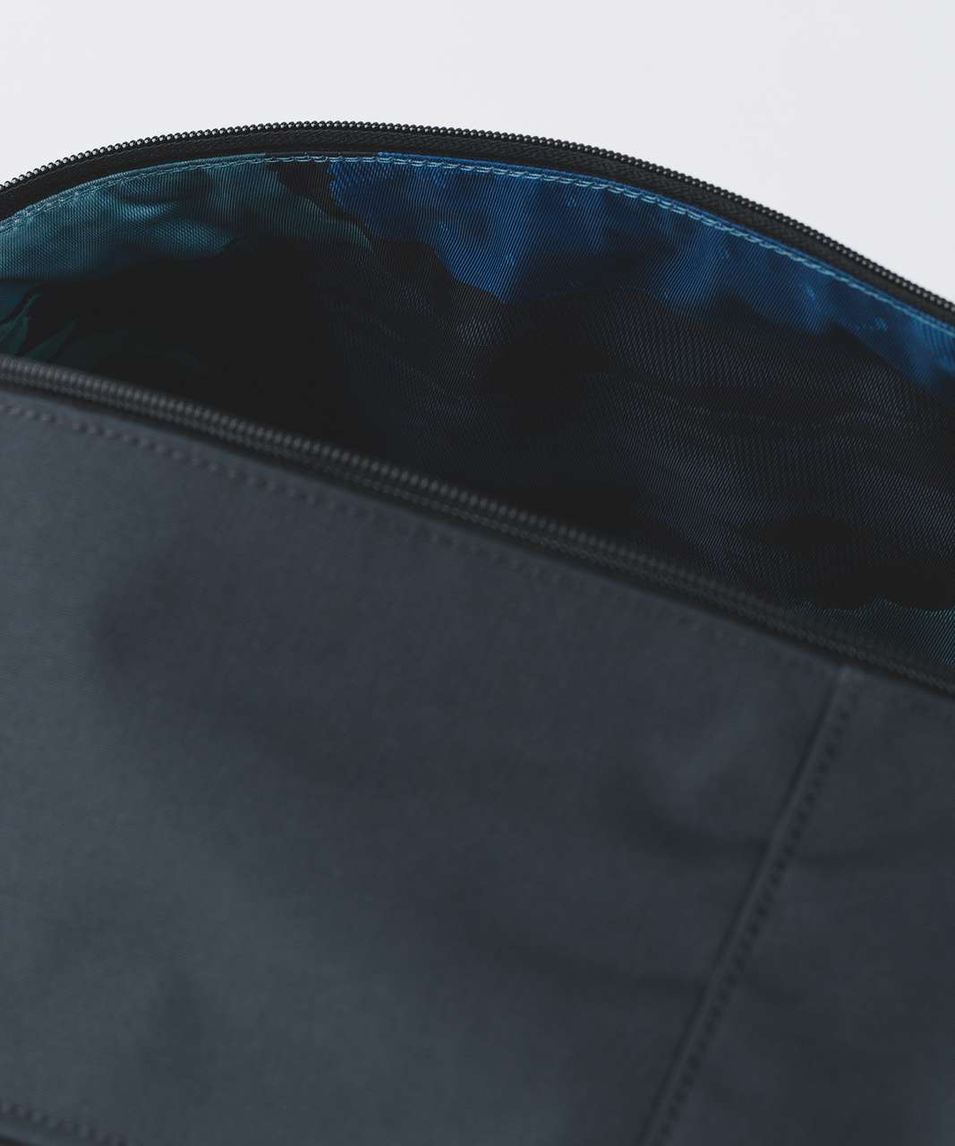 Lululemon On The Fly Weekender - Deep Coal / Black