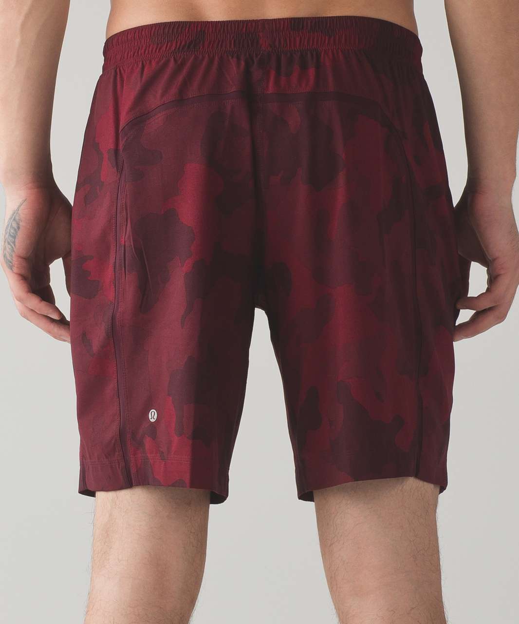 Lululemon Pace Breaker Short 9" - Smokescreen Camo Oxblood Rosewood