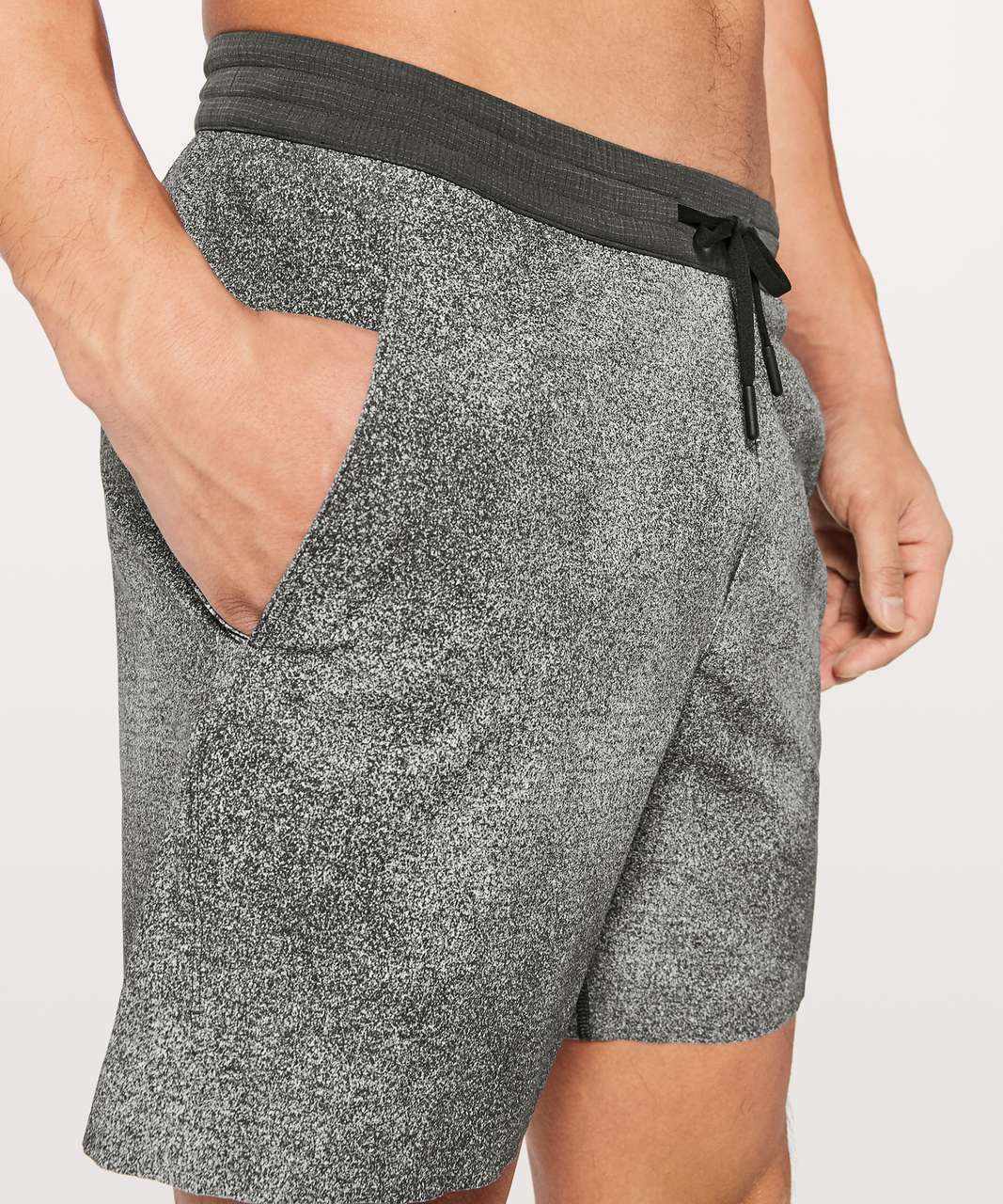 Lululemon Channel Cross Short 7" - Carbon Mist Alpine White Graphite Grey