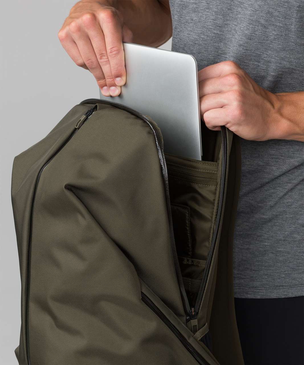 Lululemon Para Backpack 23L - Military Green