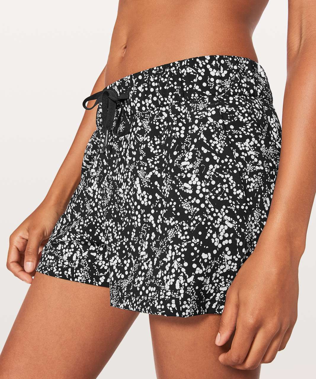 Lululemon On The Fly Short 2.5" - Chirasu Black