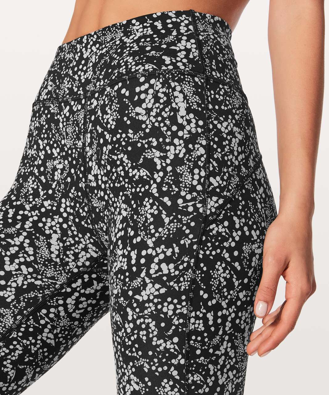 Lululemon In Movement 7/8 Tight Everlux 25