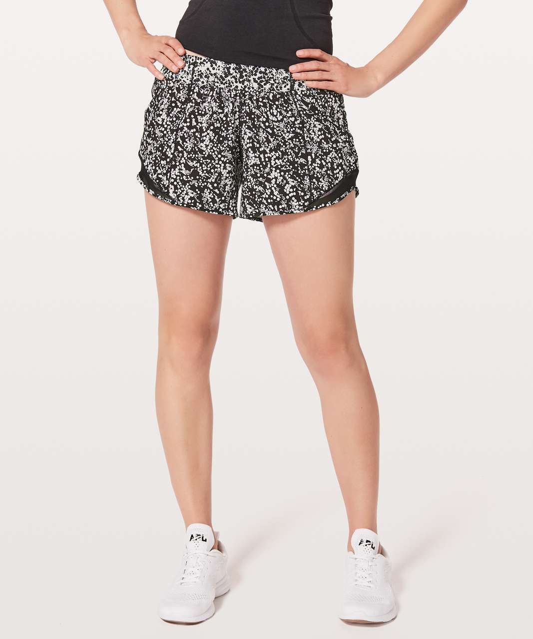 Lululemon Hotty Hot Short II *Long 4" - Chirasu Black / Chirakasu Alpine White / Black