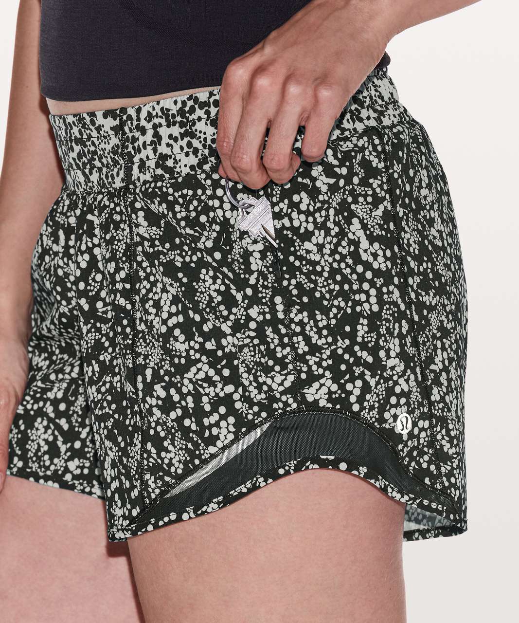 Lululemon Hotty Hot Short II *Long 4" - Chirasu Black / Chirakasu Alpine White / Black