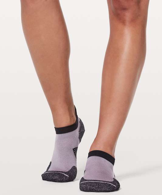 Lululemon Speed Quarter Sock *Silver - Black - lulu fanatics