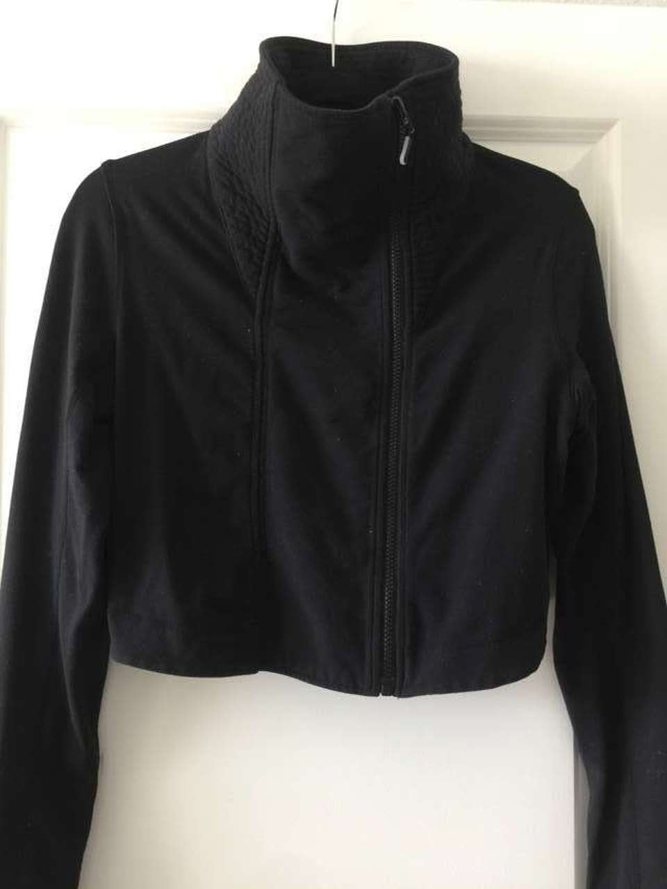 Lululemon Athletica Jacket Womens Size 8 Principal Black Blue Cropped Zip  Rare