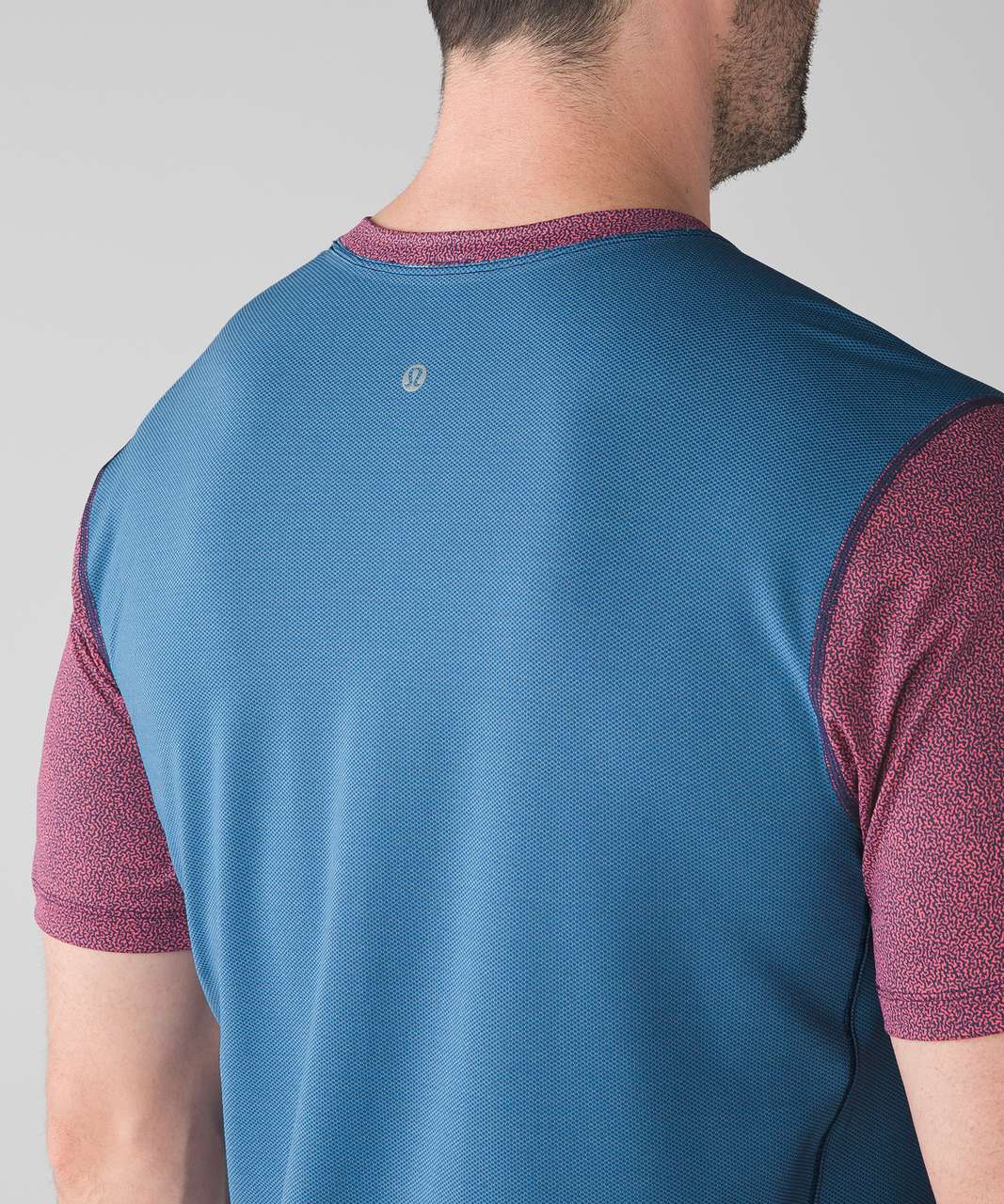 Lululemon Suns Out Short Sleeve - River Cut Cape Red Rugged Blue / Heathered Rugged Blue