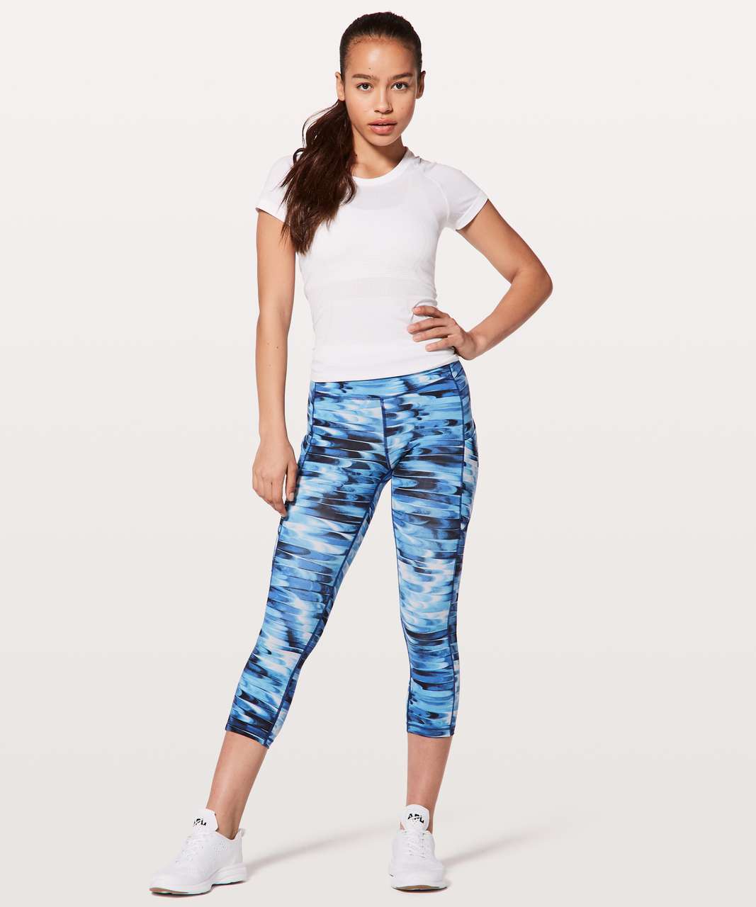 Lululemon Size 8 Women's Speed Up Crop Tidal Blue Leggings Capri