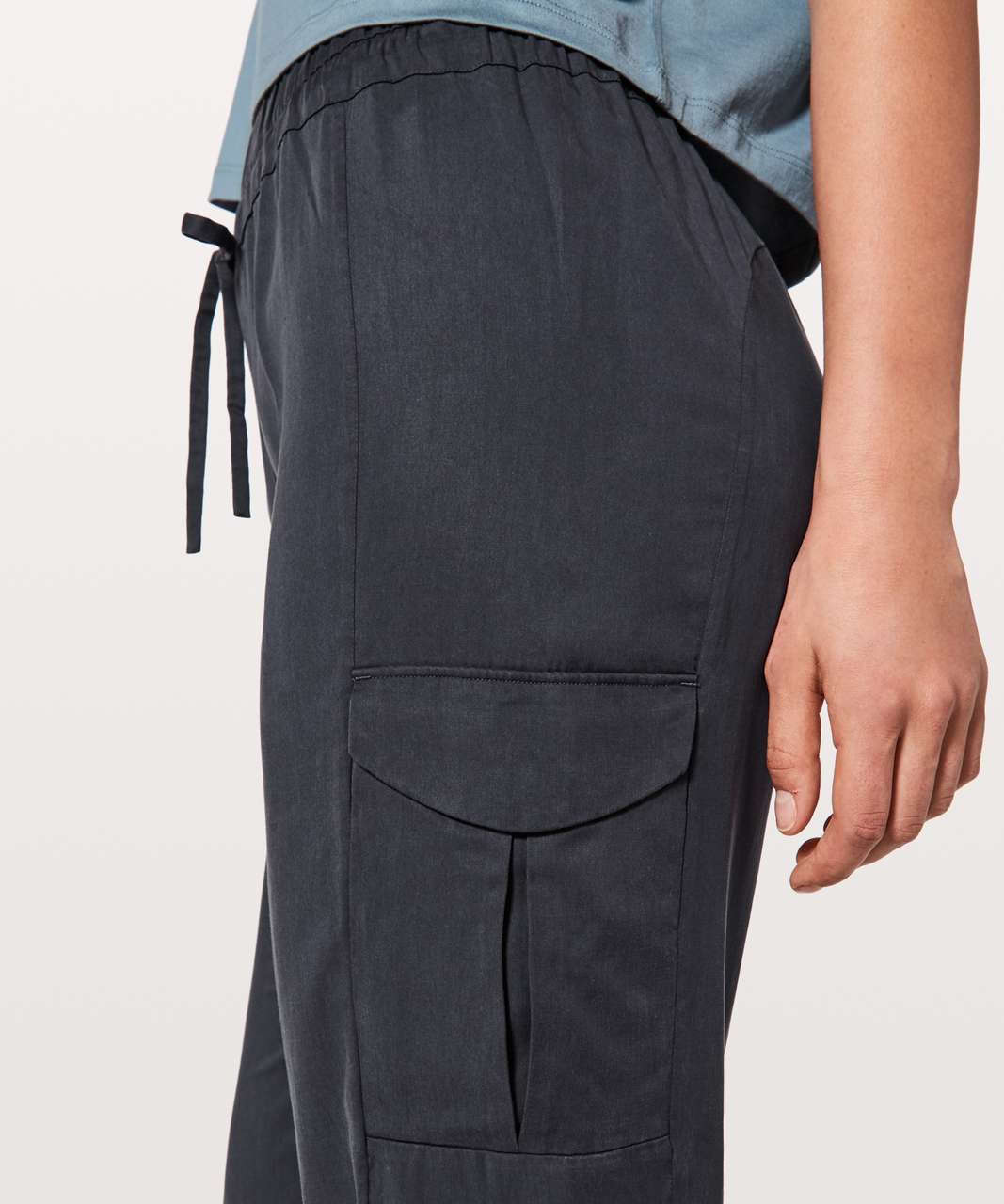 US][sell] EUC lululemon move lightly cargo pants size 4, blue tied