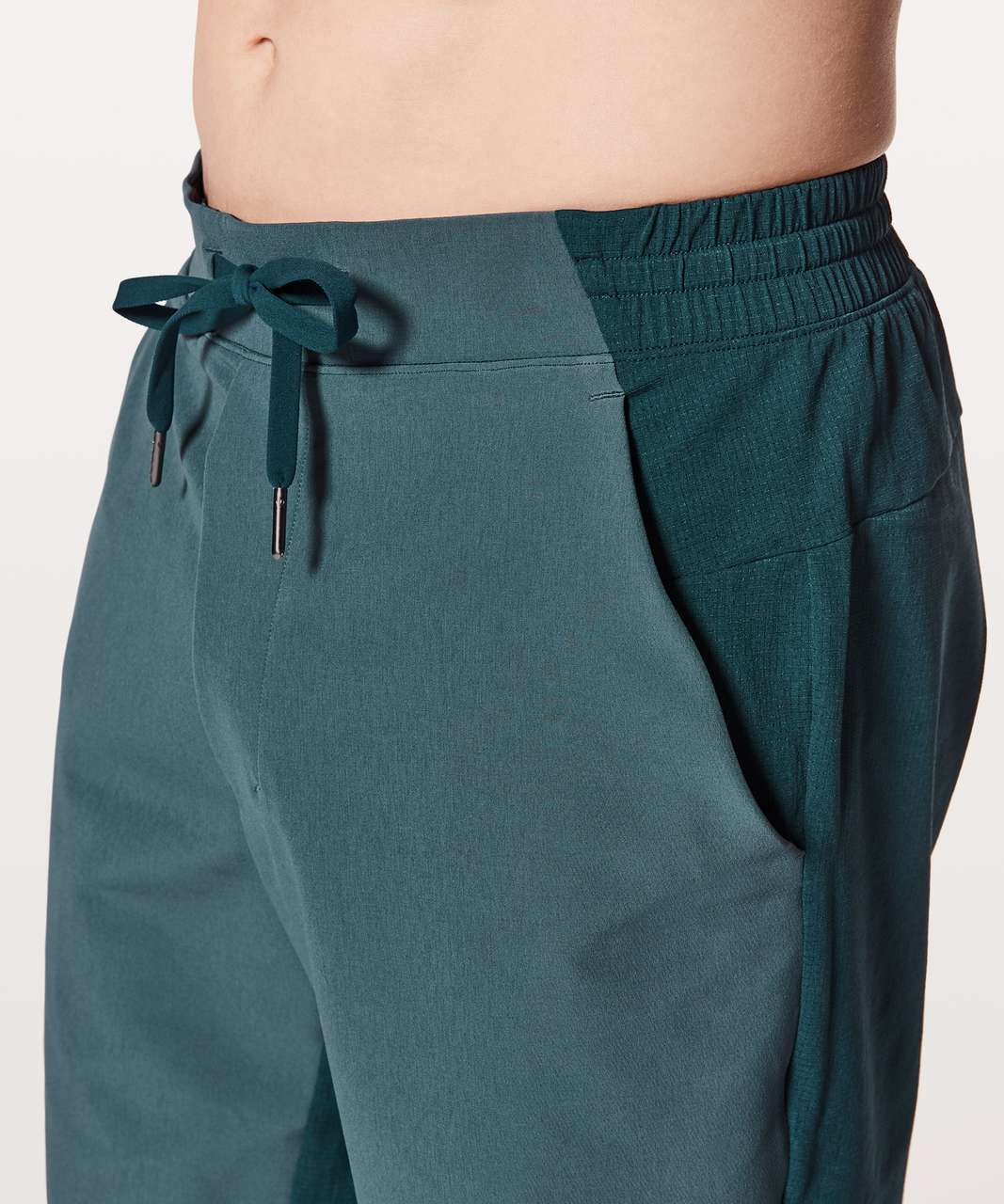 Review: Lululemon License To Train Shorts - Delta Grade