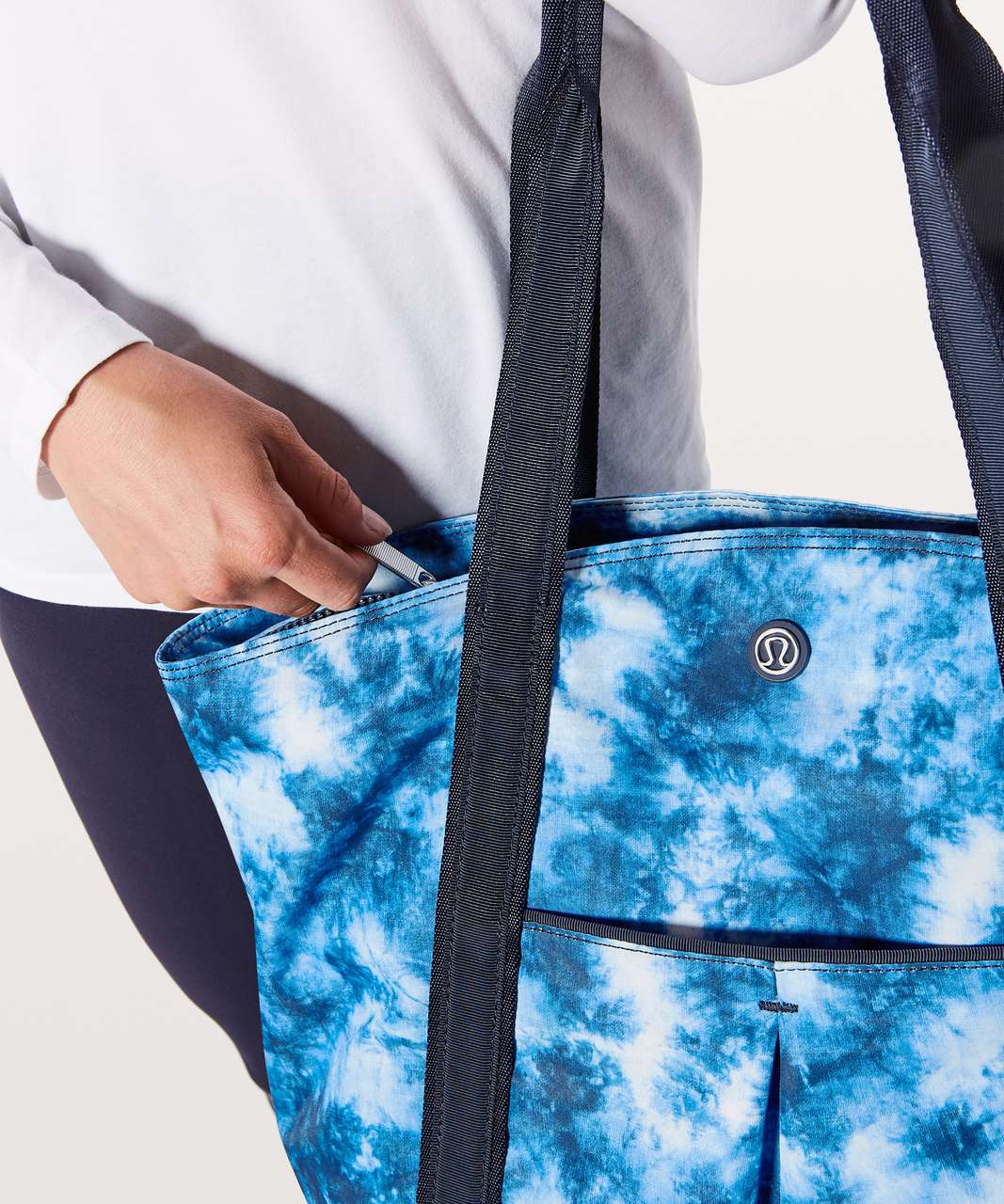 Lululemon Live Free Tote - Tie Dye Blue