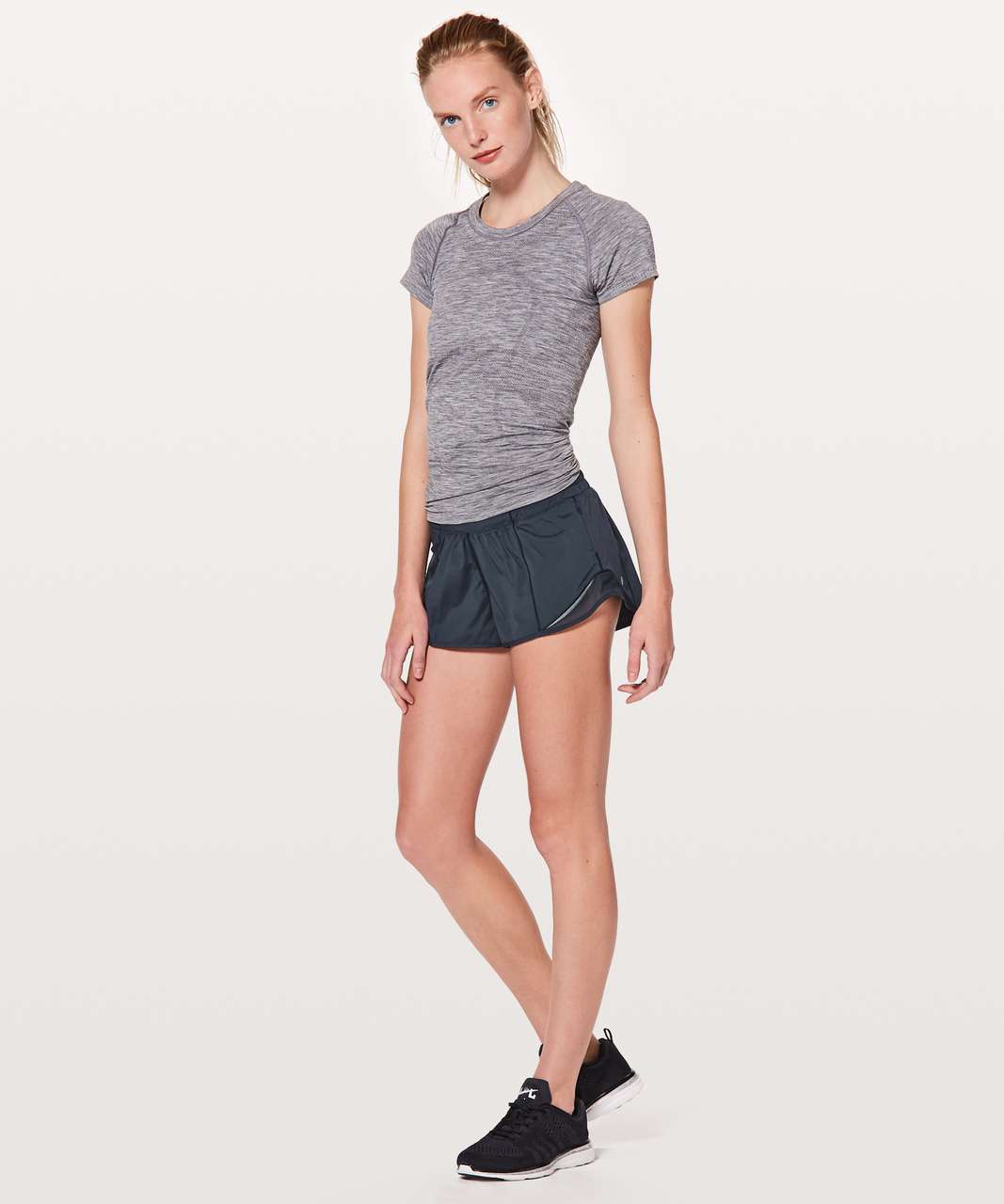 Lululemon Hotty Hot Short II *2.5" - Inkwell