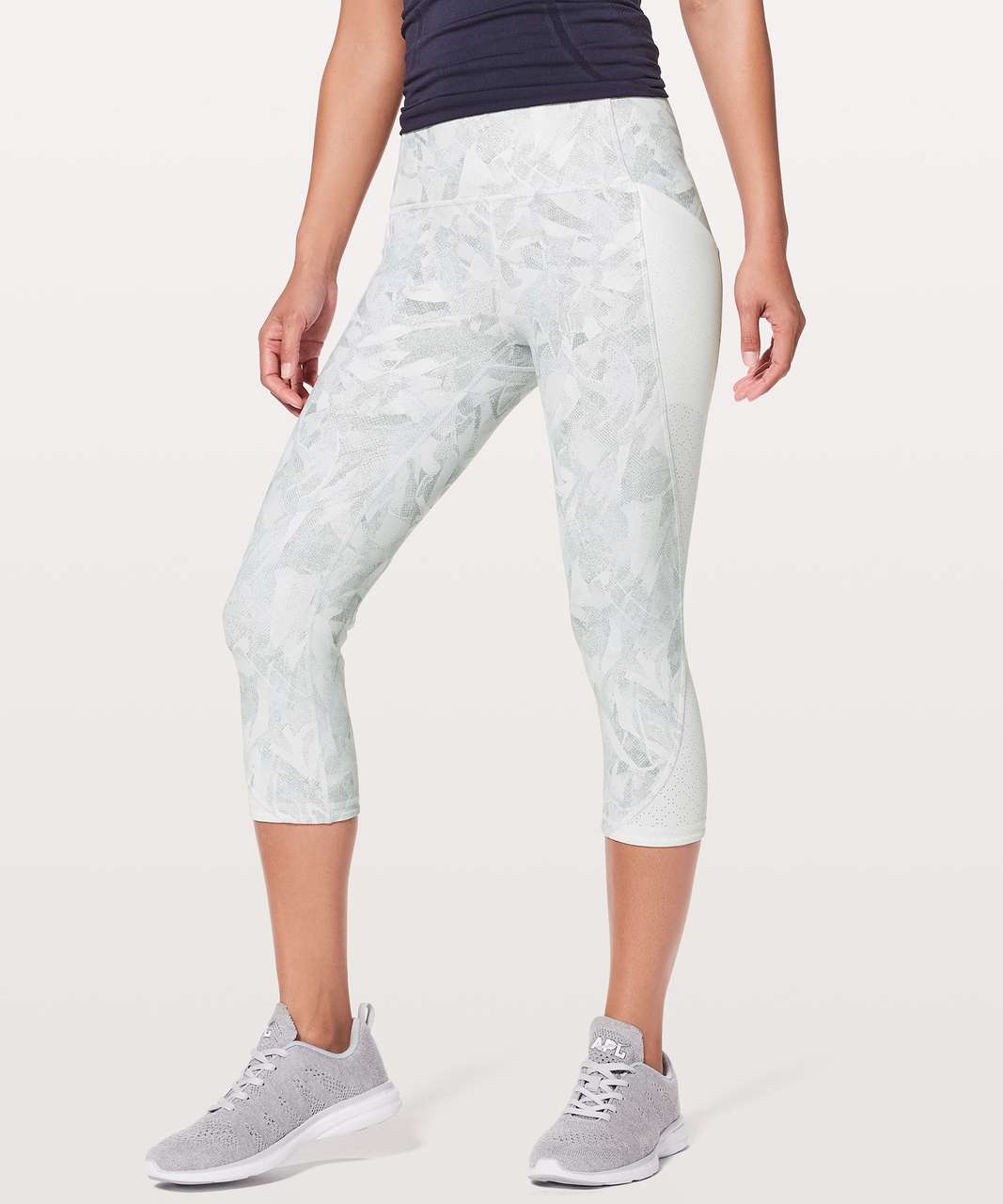 lululemon breezy dot crop